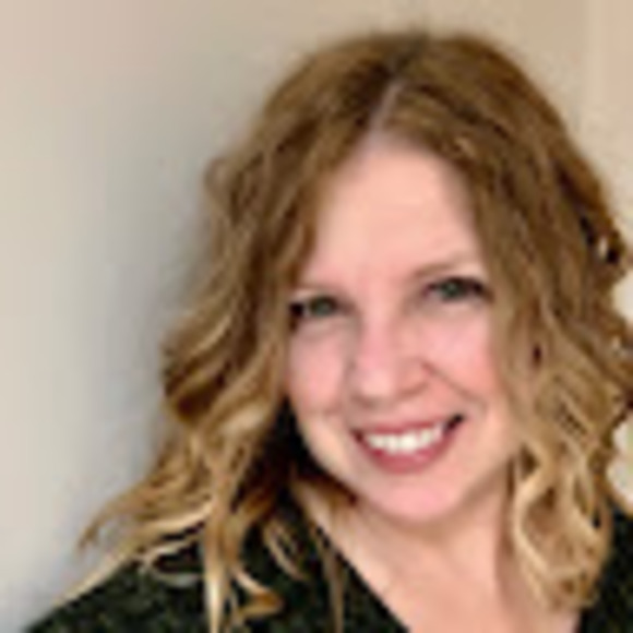 Meet your Posher, Caitlin - Picture 1 of 1